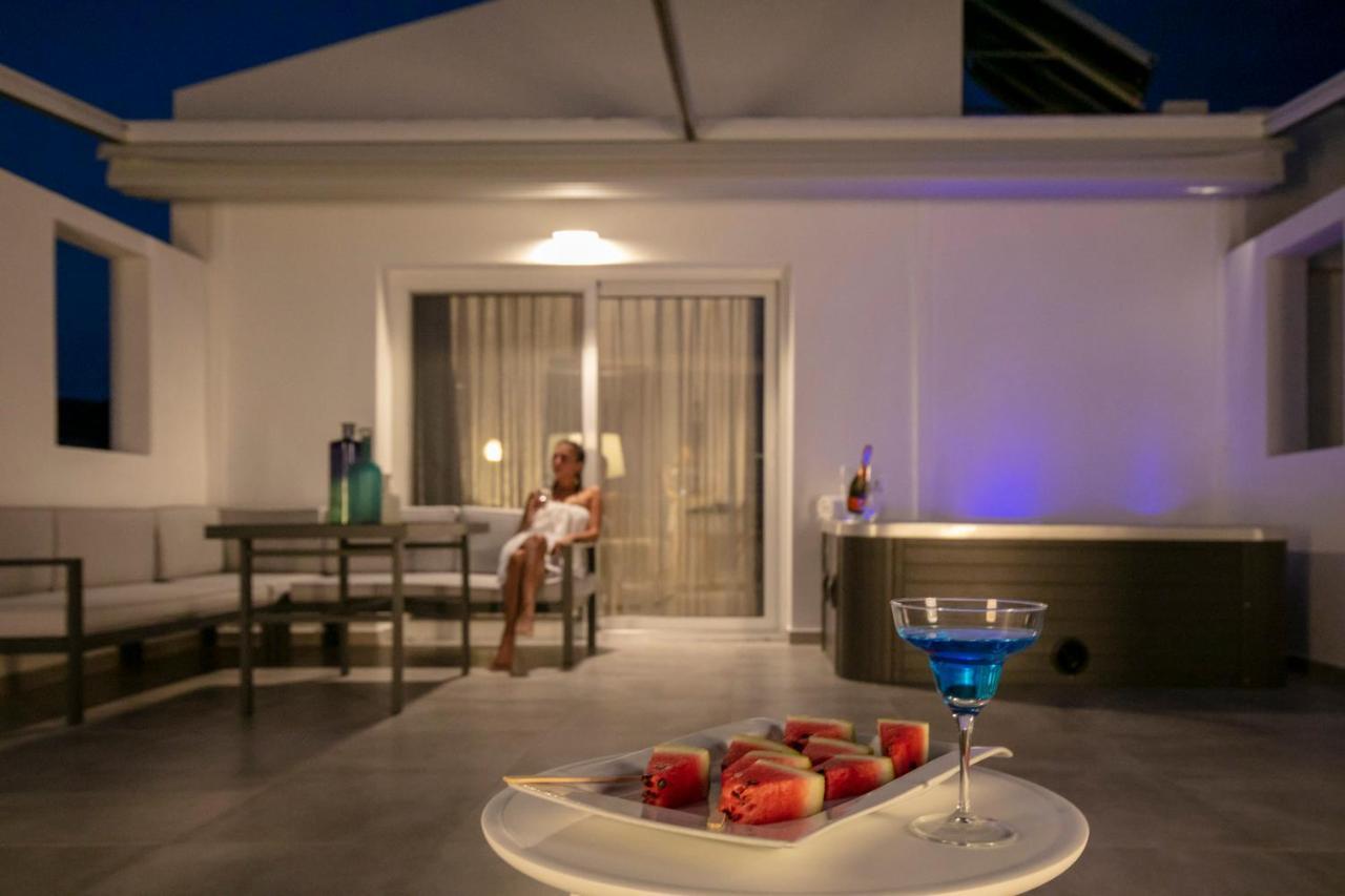 Mr & Mrs K Bianco Hotel Potos Exterior photo